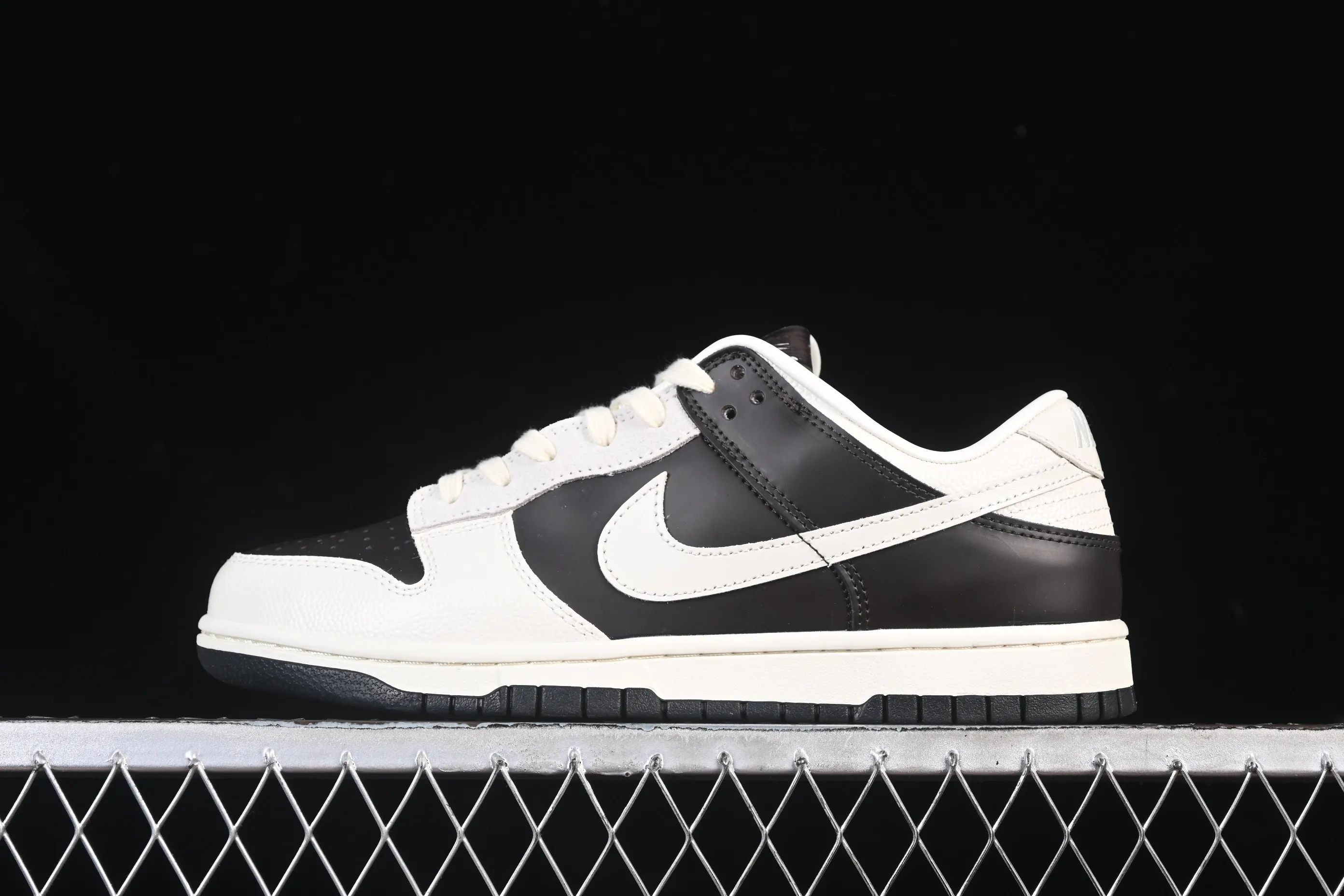 All categories Nk SB Dunk series Nk SB Dunk Low low-top sneakers Nike SB Dunk Low low-top casual sneakers IH7333-200